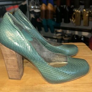 Nine West Green Snake Skin Heels